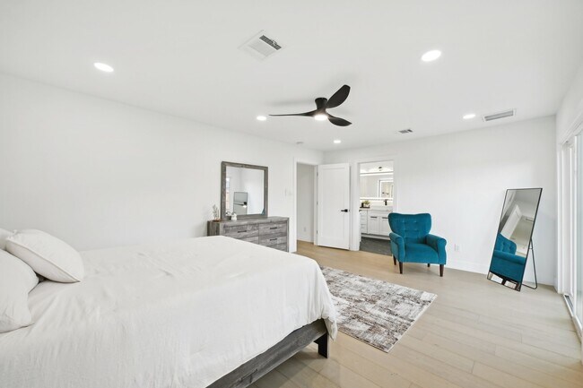 Building Photo - 3729 Rio Vista St
