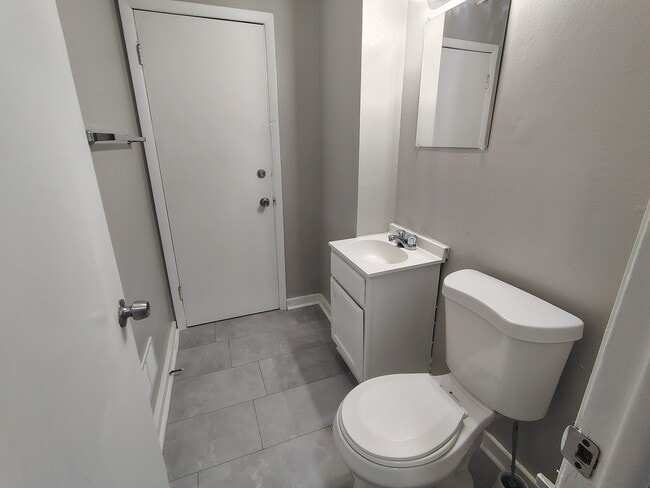 Building Photo - 2433 Jonathan Ave