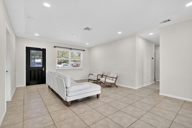 Building Photo - Stunning home for rent!