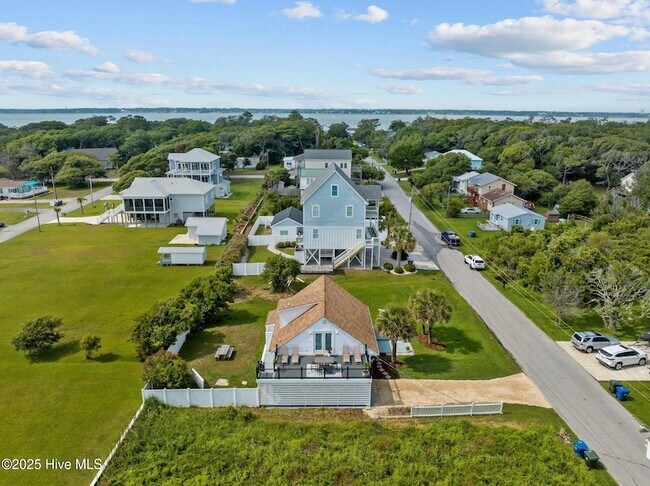 Building Photo - 125 Pelican Dr