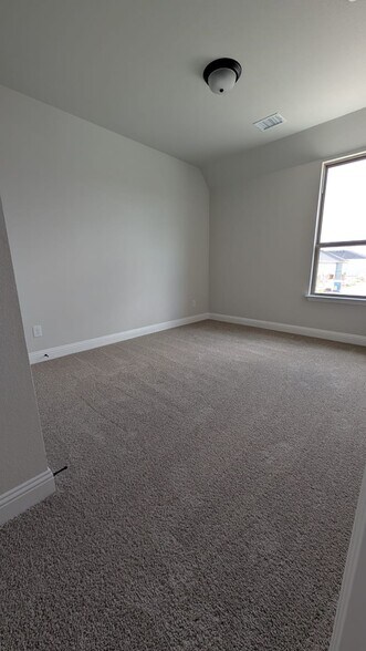 2nd bedroom - 835 Lennox Dr