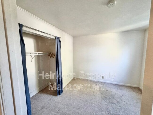 Building Photo - AVAILABLE AUGUST 1st   - 2 Bed 1 Bath Located In Superior WI w/ Bonus Space