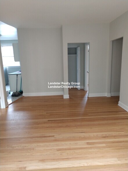 Building Photo - 732 Reba Pl