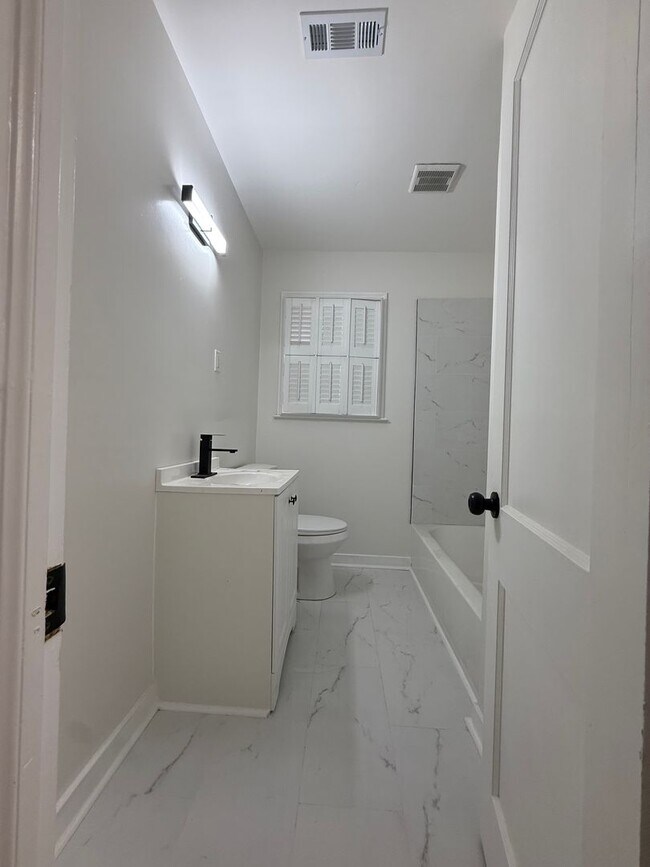 Building Photo - Now Available — Newly Remodeled 4BR / 2BA Home in Dalraida