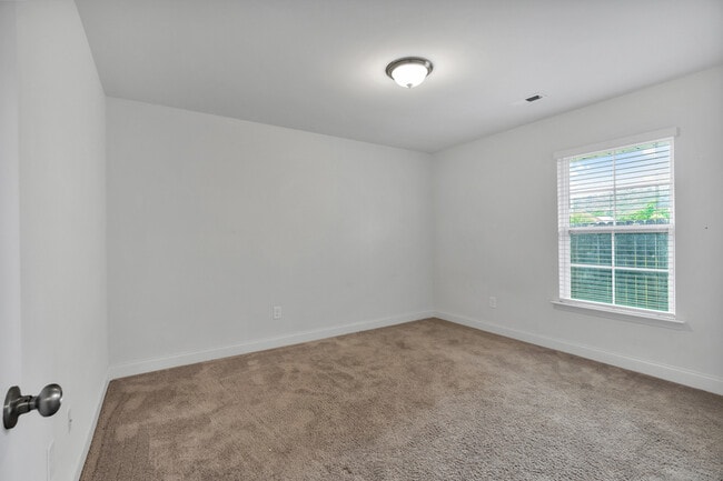 Building Photo - 2452 Belltown Dr SW