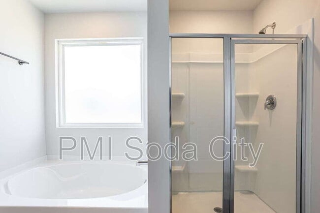 Building Photo - 626 Quartz Ln