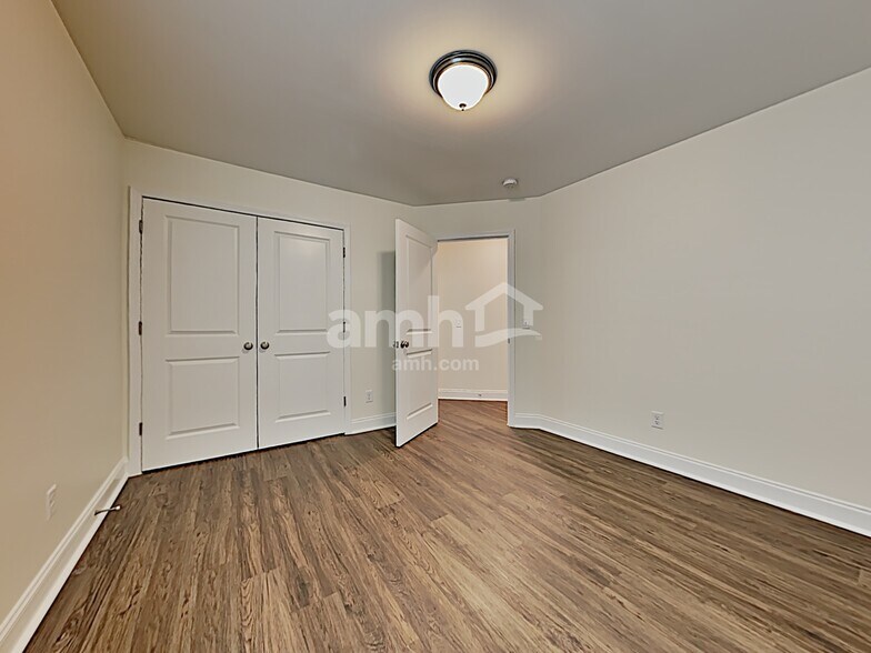 Building Photo - 24 Crabapple Cir