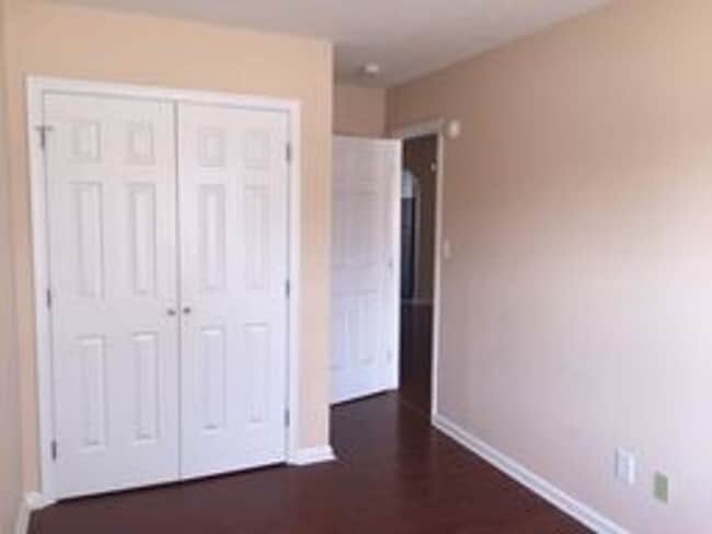 Building Photo - Cozy 1-Story Townhome in Campus East