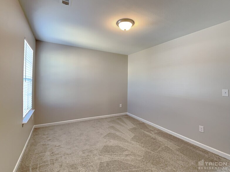 Building Photo - 2640 Cider Ridge Rd