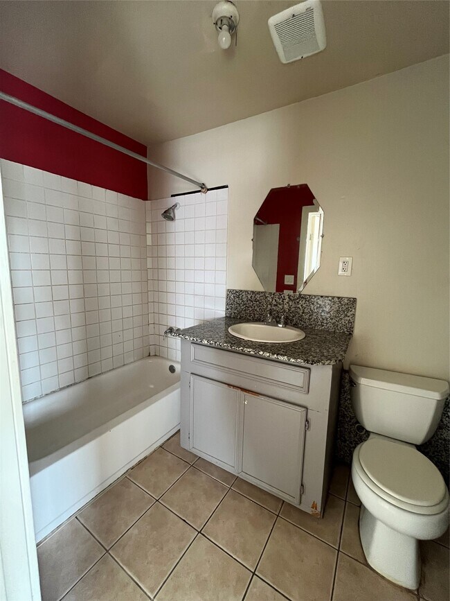 Building Photo - 7933 Brays St