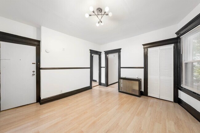 Building Photo - 209 N 11th St
