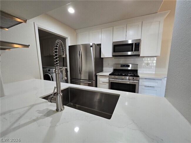 Building Photo - 7885 W Flamingo Rd