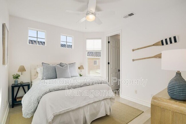 Building Photo - 409 N Cedros Ave