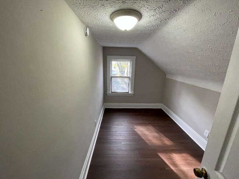 Building Photo - 6553 Newman Ave