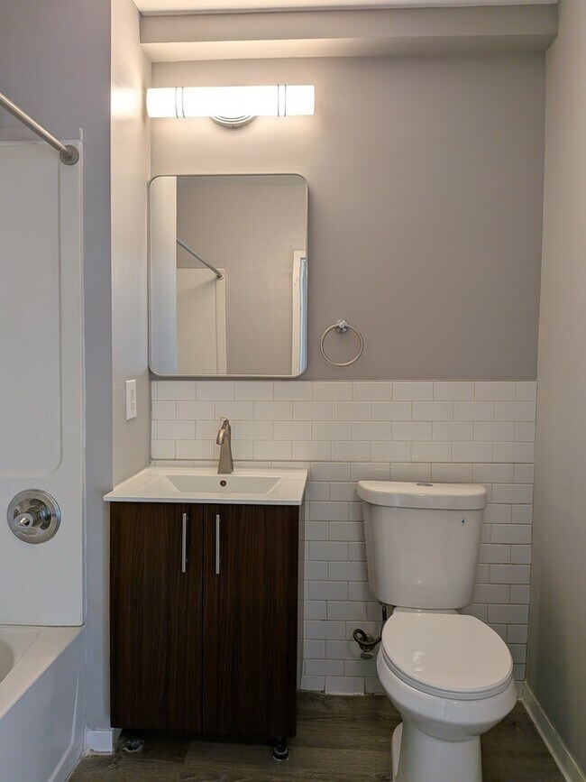 Building Photo - 21 Canfield St