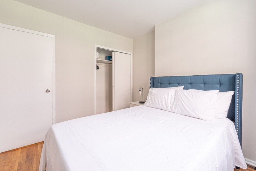 Building Photo - 244 W 56th St