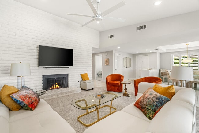 Building Photo - 39 Maximo Way