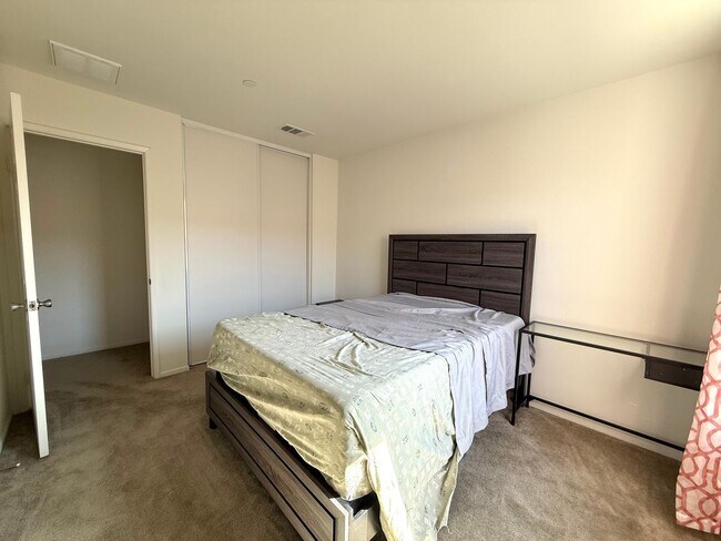 Building Photo - Modern Three Bedroom Townhouse in gated community of El Paseo $2,995.