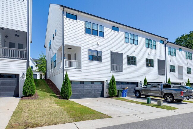 Building Photo - 4909 Madone Dr