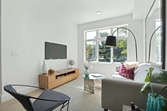 Building Photo - 276 Duncan Ave