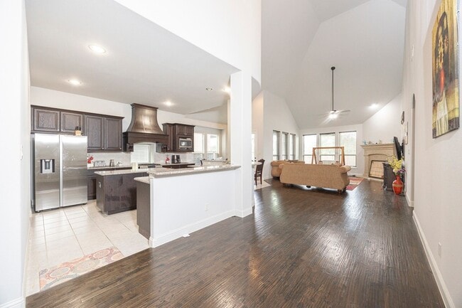 Building Photo - 5579 Lightfoot Ln