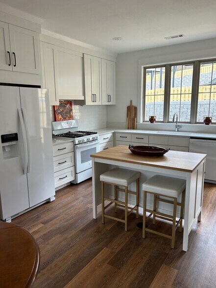 Building Photo - 348 N Fletcher Ave