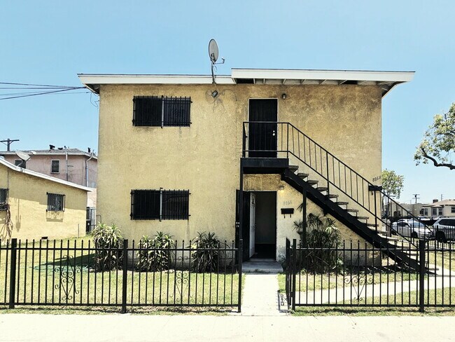 Building Photo - Welcome home to this charming and affordab...