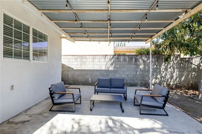 Building Photo - 1217 Elm Ave