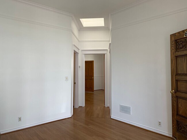 Building Photo - Charming Vintage Two-Bedroom Bungalow with Dining Room & Office