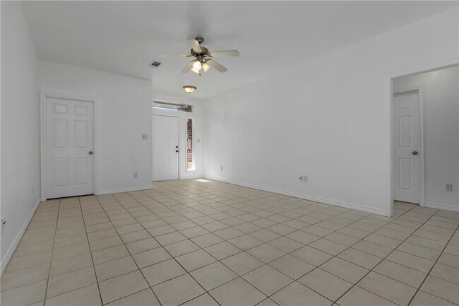 Building Photo - 3511 Farah Dr