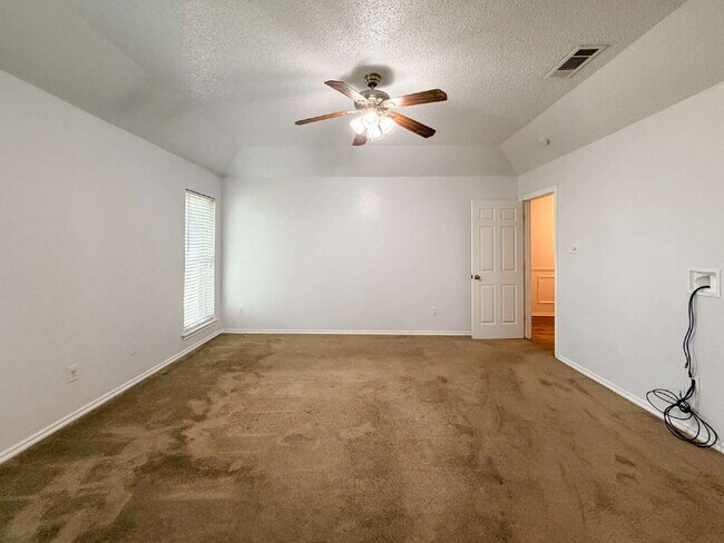 Building Photo - Charming 3-Bedroom Gem with 2 Full Baths in Crowley!