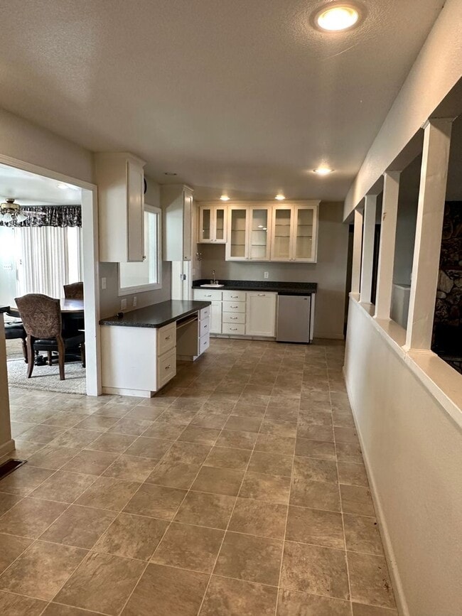 Building Photo - Beautiful Country Home! With Bonus Office/Den Room