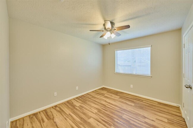 Building Photo - 3733 Breckenridge Dr