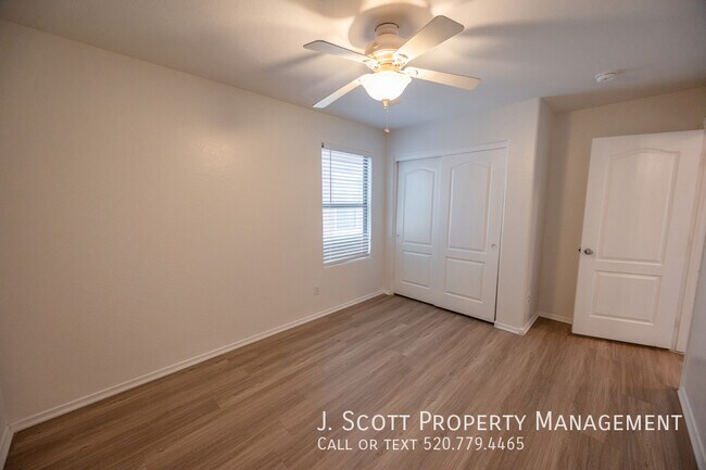 Building Photo - 3425 E Bartlett Dr