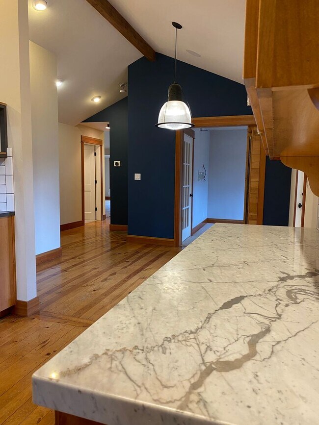 Building Photo - *Unfurnished* Charming, updated and walkable west side 3 BR + den/office