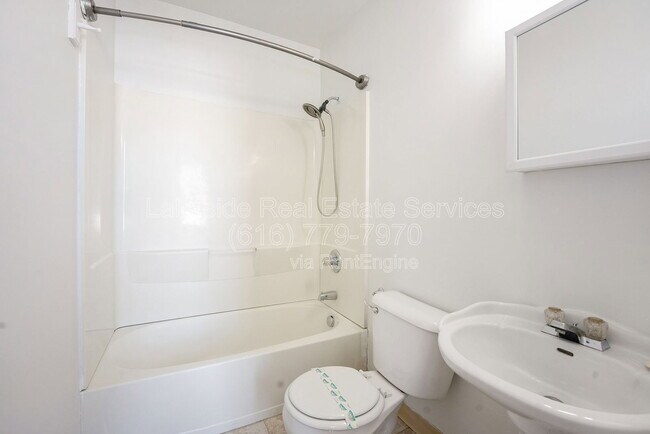 Building Photo - 100 Washington Ave