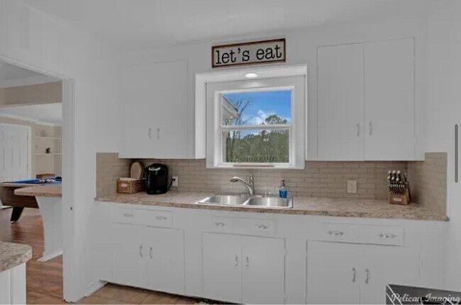 Building Photo - FRESH! Open AND NEAR THE CROSS LAKE BOAT LAUNCH!