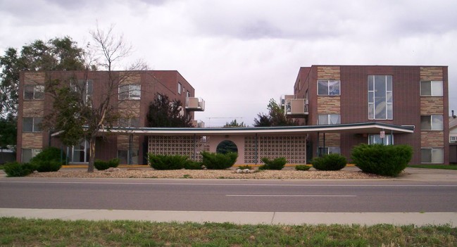 Primary Photo - Bonneville Apts