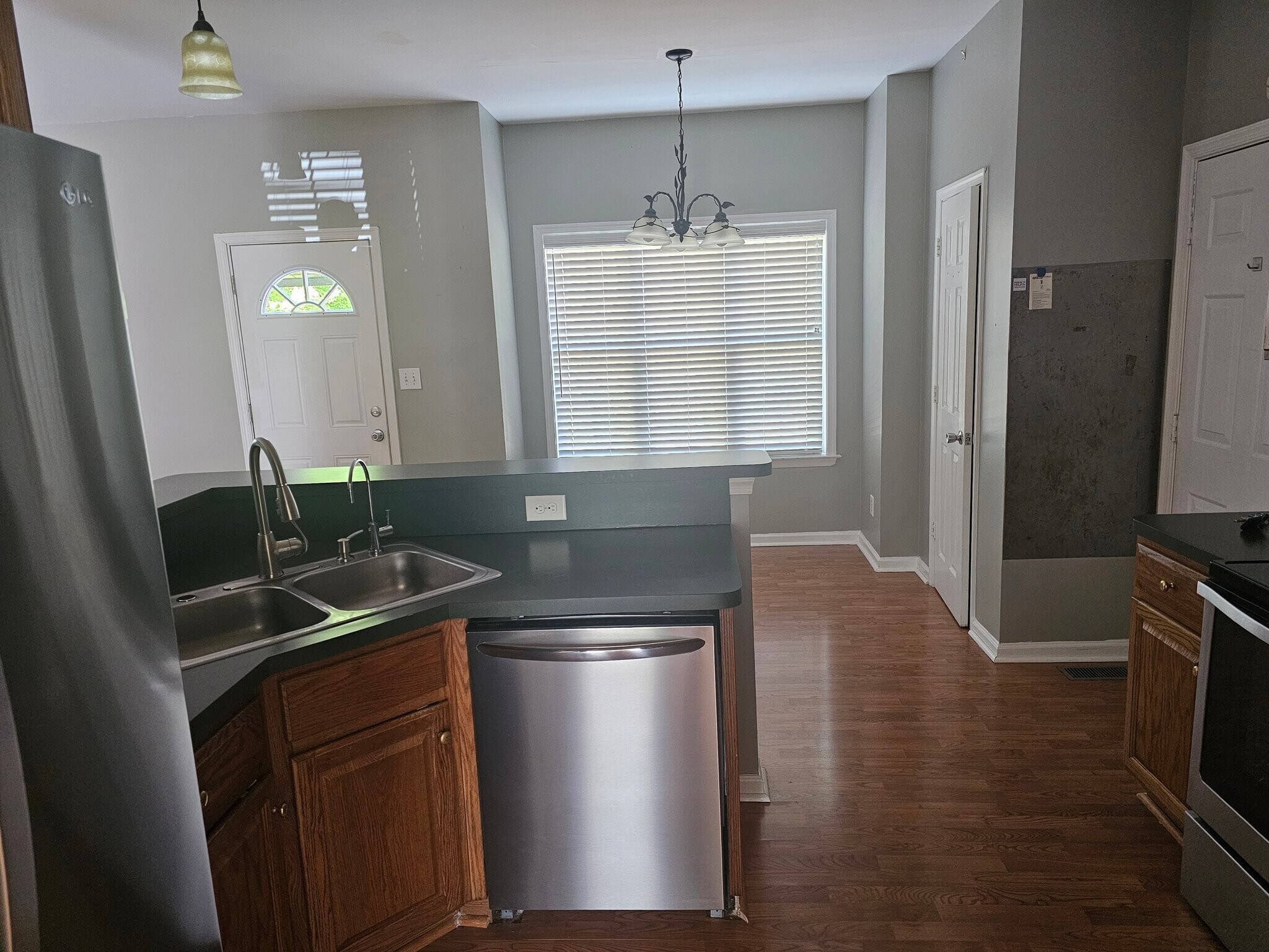 Building Photo - 9823 Minuteman Ct