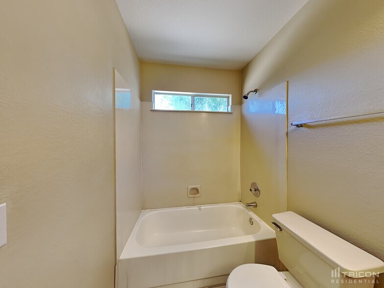 Building Photo - 4763 W Menadota Dr