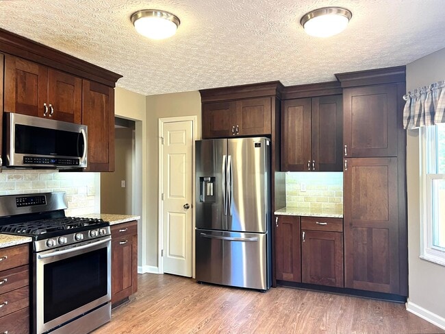 Building Photo - 1330 Pannelly Pl
