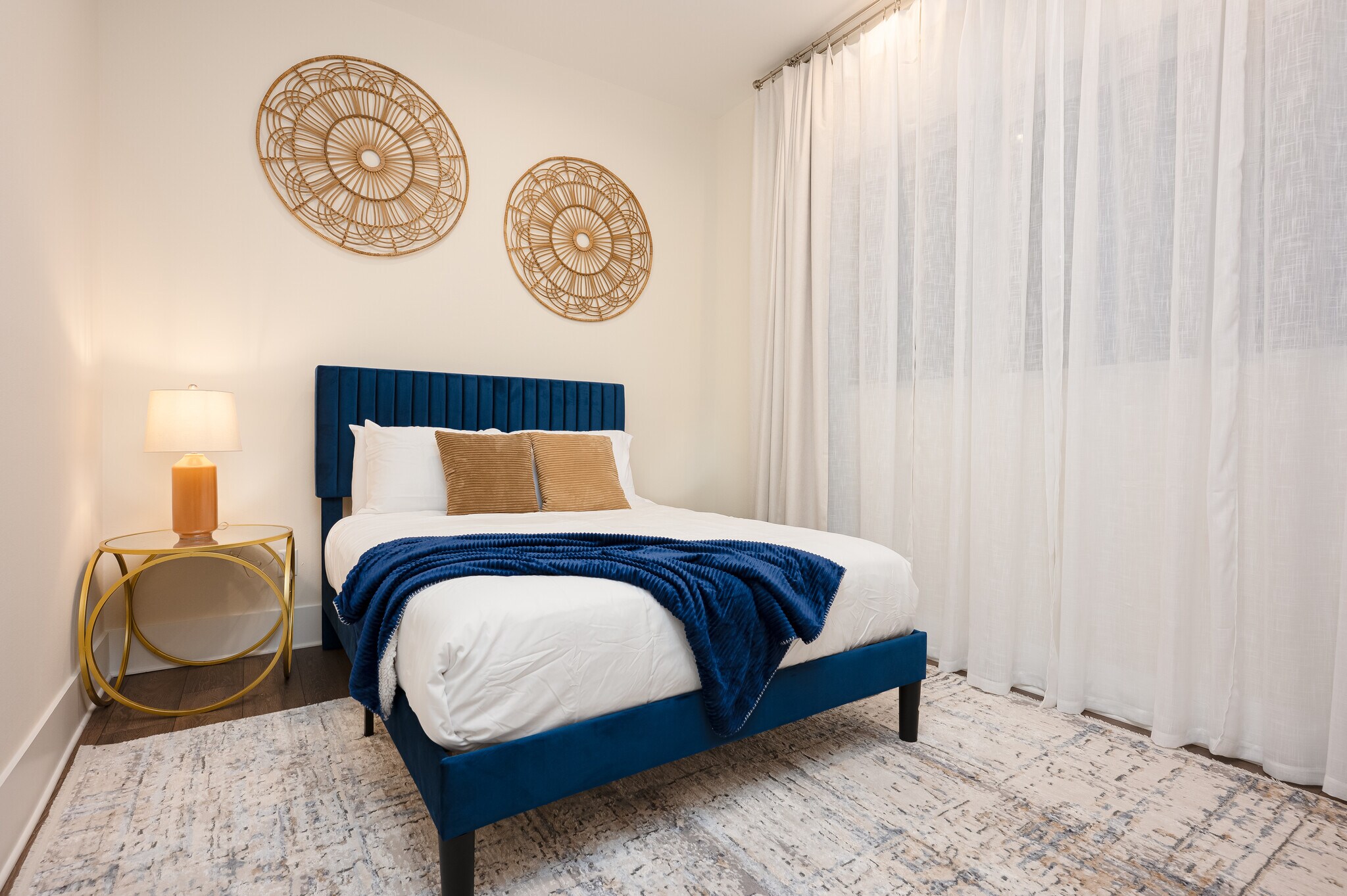 Building Photo - 917 Thompson St