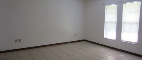 Building Photo - 2200 Oakview Cir