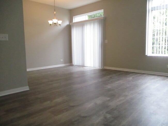 Building Photo - 989 Mesa Dr
