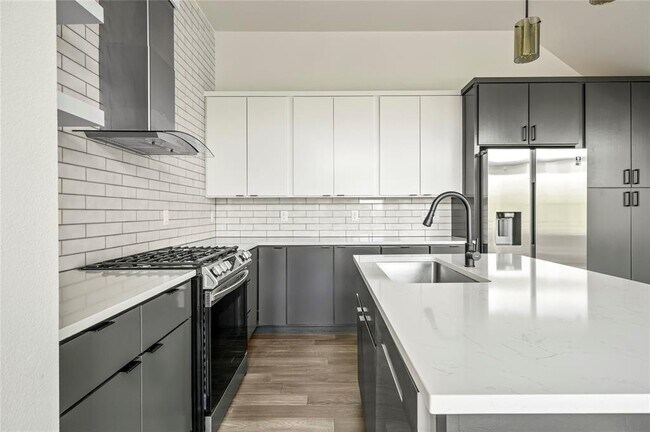 Building Photo - 4400 Mt Vernon Dr