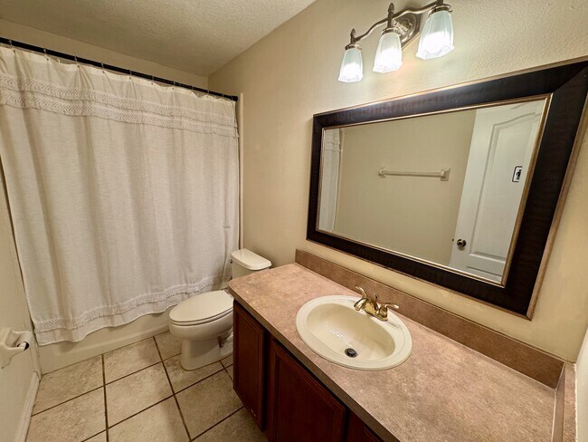 Building Photo - 774 Princeton Dr