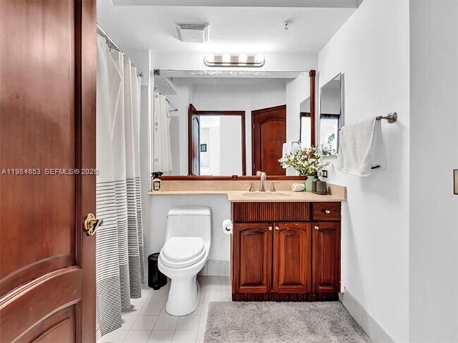 Building Photo - 17150 N Bay Rd