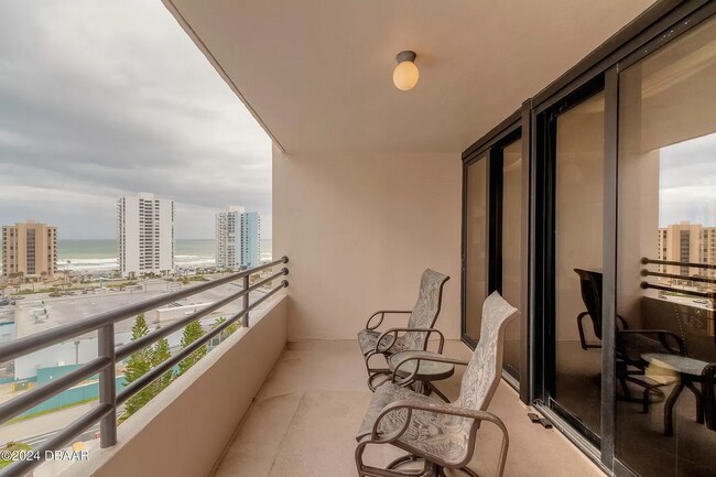 Building Photo - 1 Oceans West Blvd