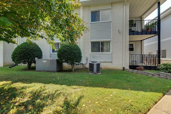 Building Photo - 613 Hillsboro Rd