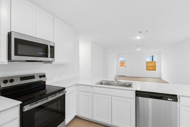 Building Photo - 972 Creek